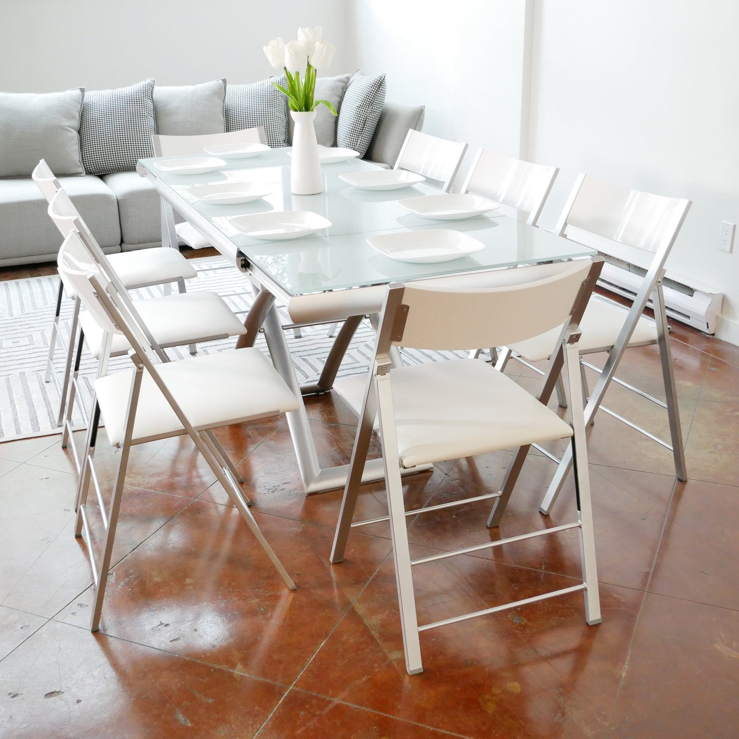 Horizon-table-converted-into-a-6-person-glass-dinner-table-after-extending