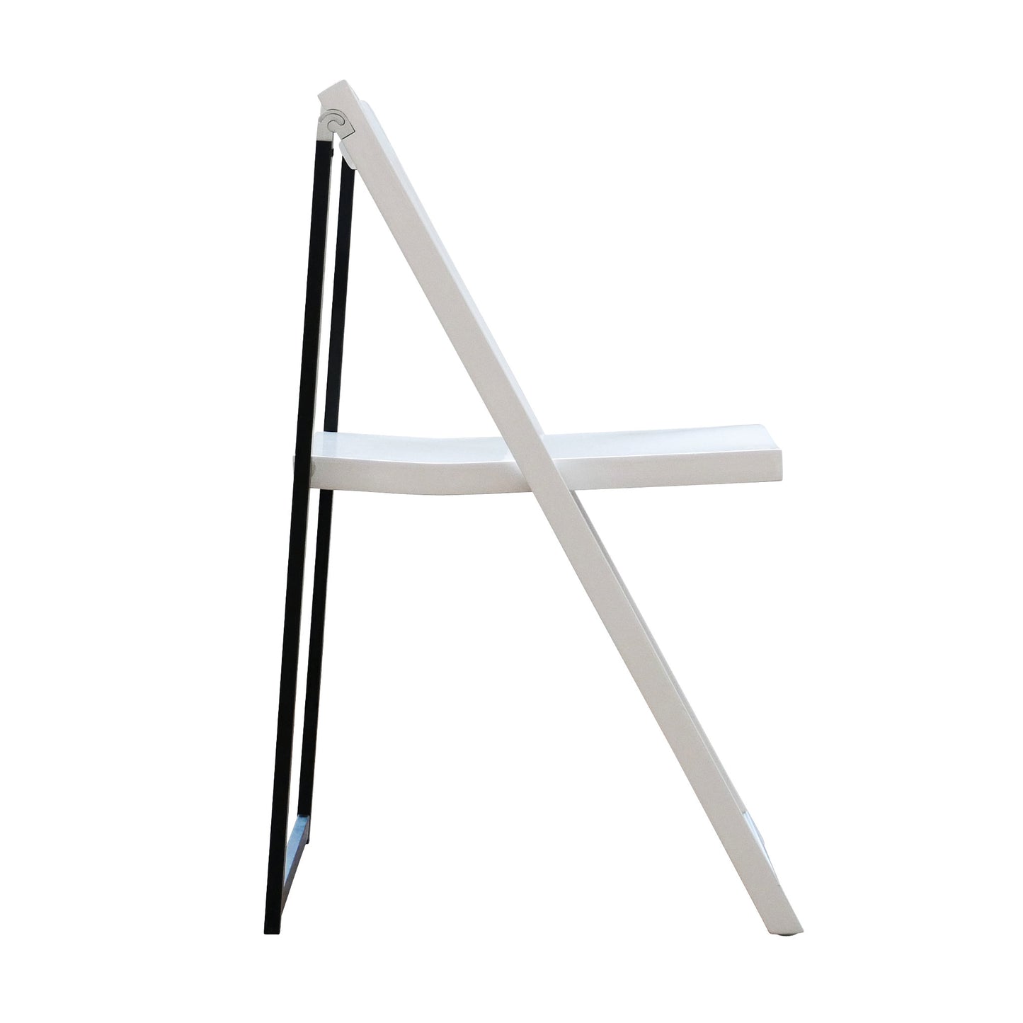 pendulum-chair-in-white-and-black-from-right-side