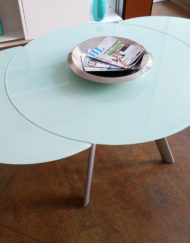 Butterfly-round-glass-expanded-table-in-white-glass