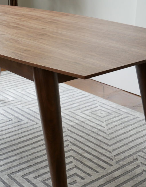 Hygge-extending-wood-table-close-up-details
