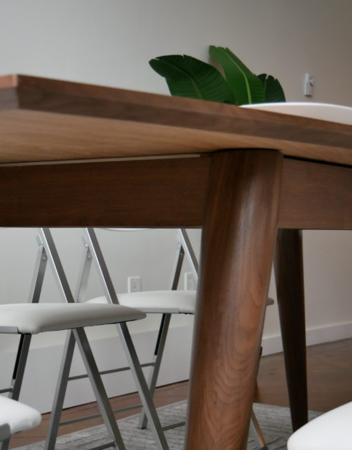 Hygge-extending-wood-table-close-up-details-of-legs